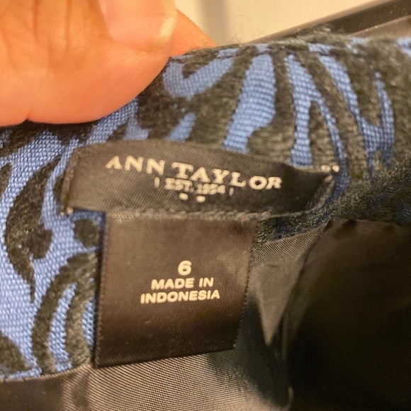 Ann Taylor Skirt Size 6 blue and black - Picture 4 of 4